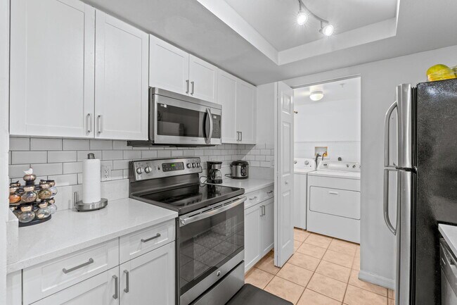 Building Photo - 4183 N Haverhill Rd