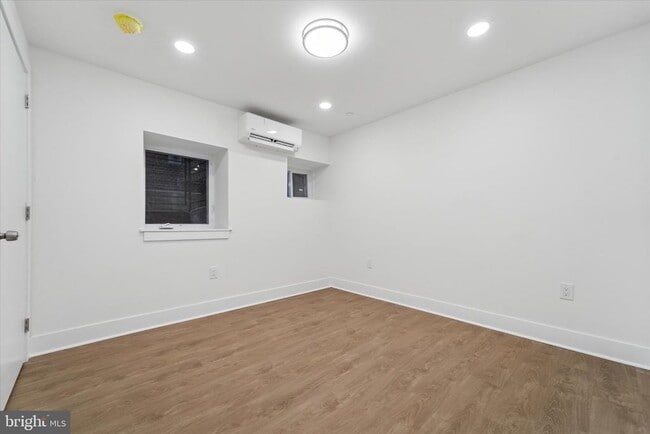 Building Photo - 812 W Roosevelt Blvd