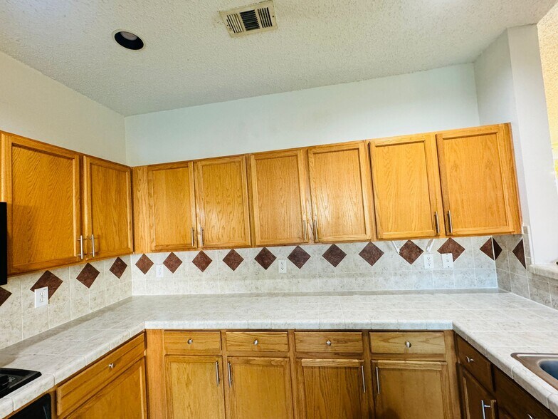 Building Photo - 6713 Red Rock Trl