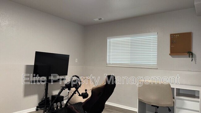 Building Photo - 1150 S Los Charros Dr