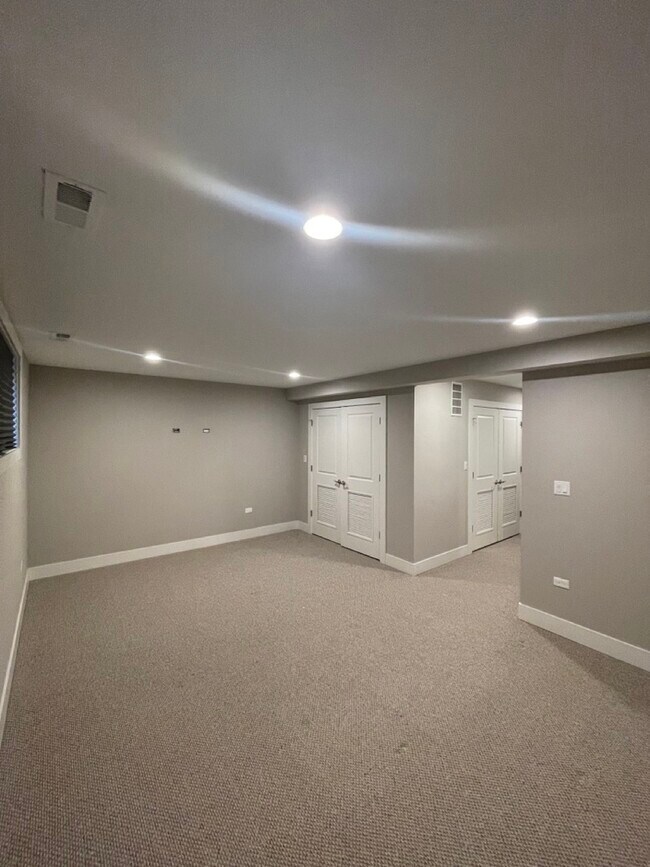 Building Photo - 215 S Hamilton Ave