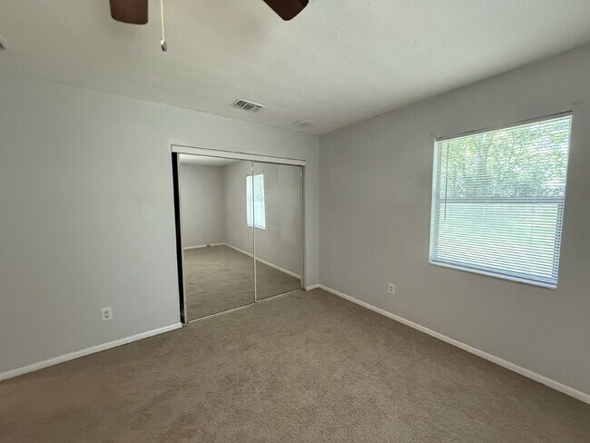 Building Photo - North Airport Manufactured Home on quiet street.