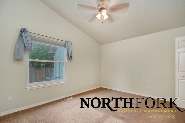 Building Photo - Centrally located Boise Home