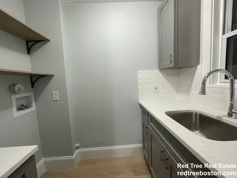 Building Photo - 6 Otis St