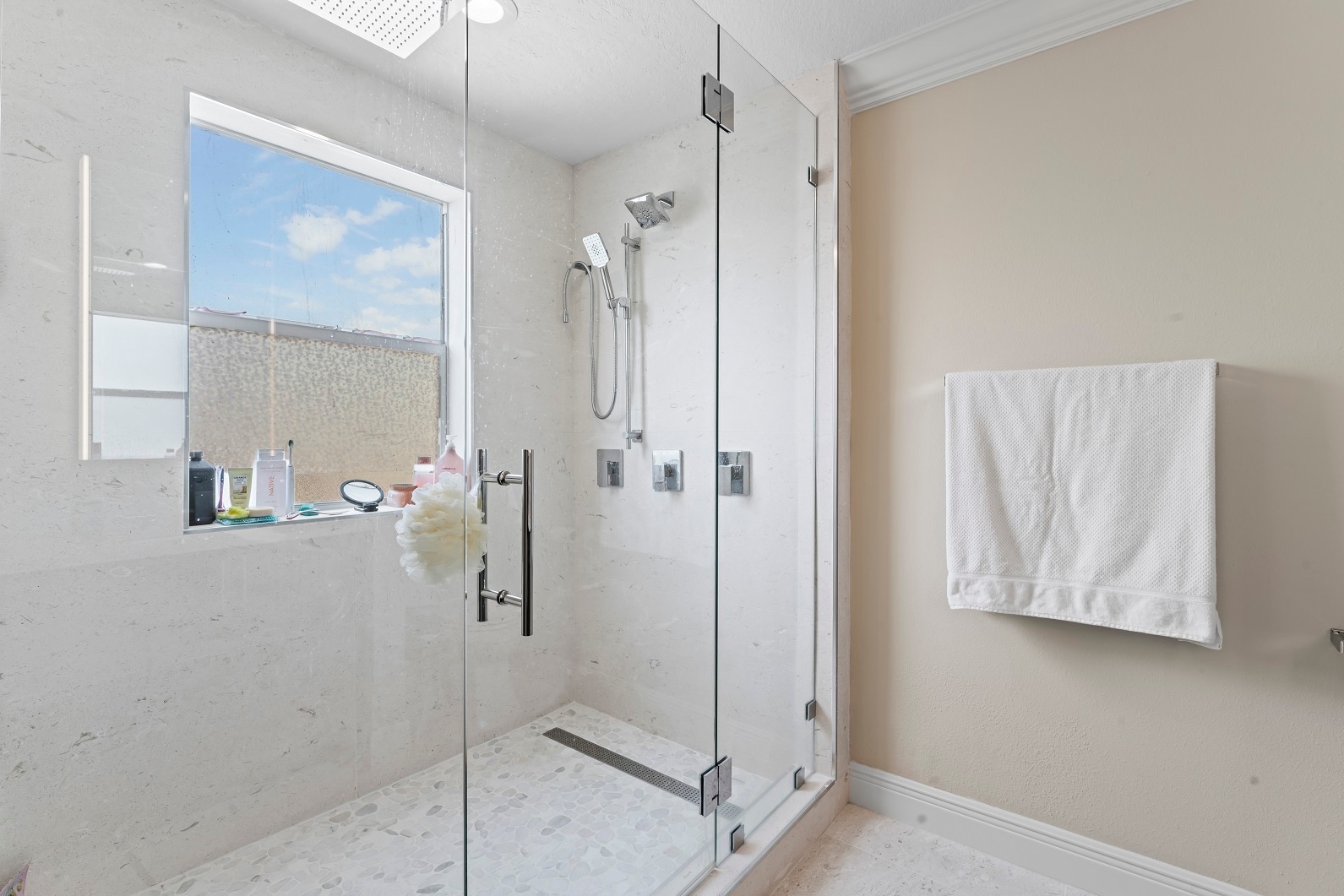 Master Shower - 113 S Newport Ave