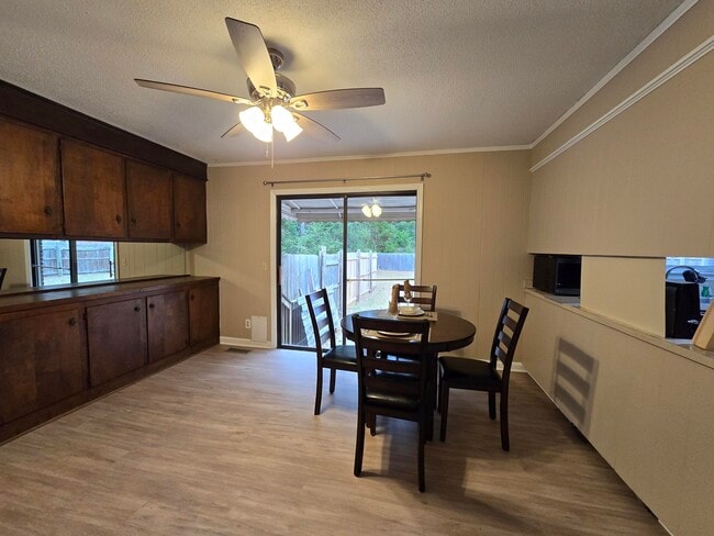 Building Photo - 1565 Jefferson Rd