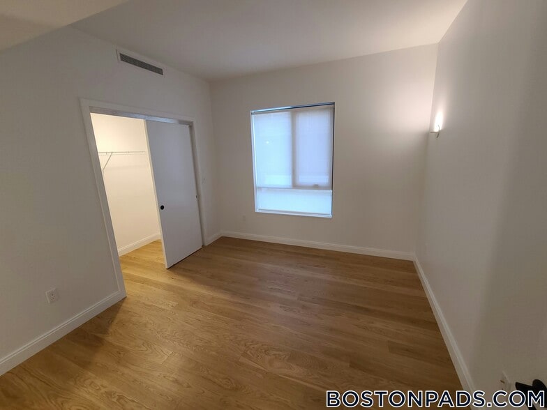 Building Photo - 83 Gardner St