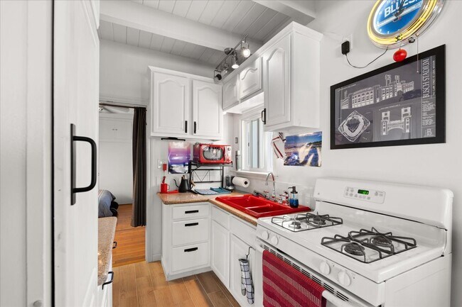 Building Photo - 1131 10th St