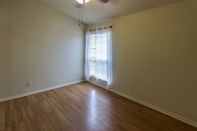 Building Photo - 2121 El Paseo St