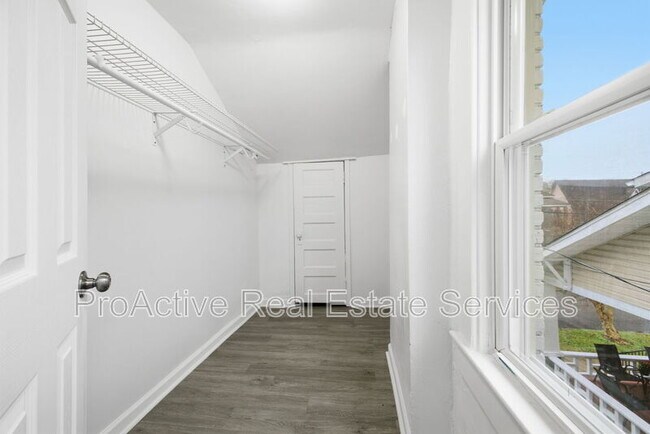 Building Photo - 244 W 32nd St