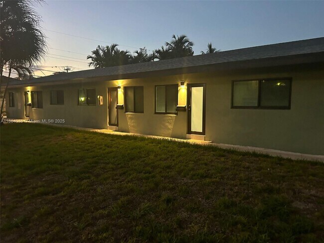 Building Photo - 1050 NE 9th Ave