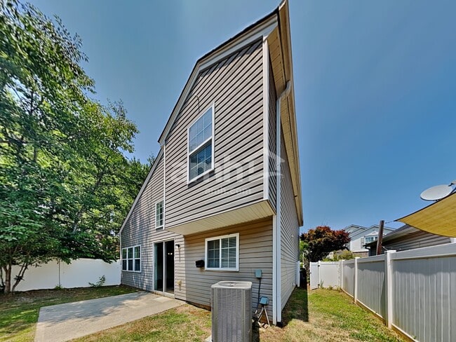 Building Photo - 222 Hiawassee Dr