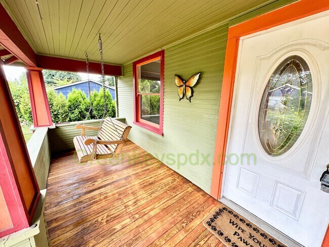 Building Photo - 2-Bedroom House with Fully Fenced Backyard...