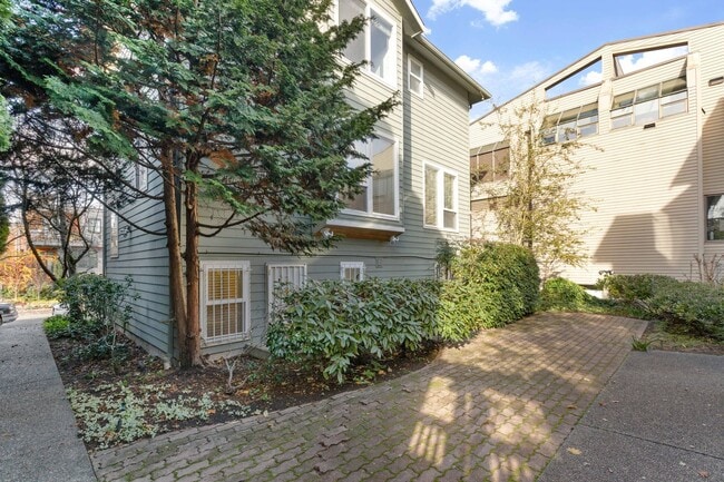Building Photo - 3Bd/3Ba Seattle Townhome