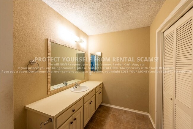 Building Photo - 27 Estes Dr