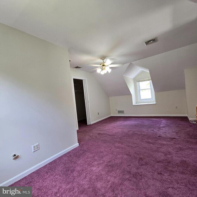 Building Photo - 7 E Tampa Ave