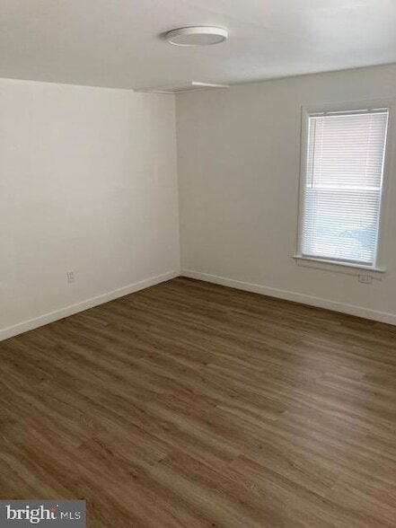 Building Photo - 215 Elder St