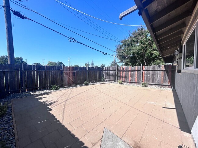 Building Photo - 9673-9675 Lake Natoma Drive