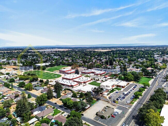 Building Photo - 9550 Colton Ave
