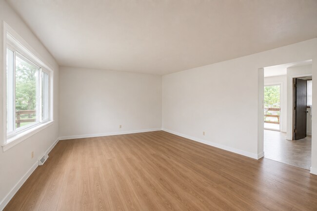 Building Photo - 543-545 N Crosby Ave