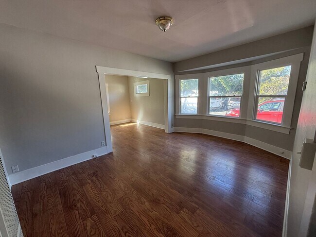 Building Photo - 61-0002