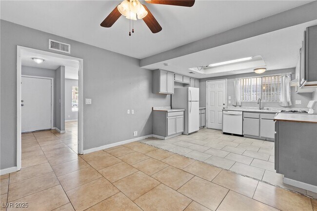 Building Photo - 2896 Klinger Cir