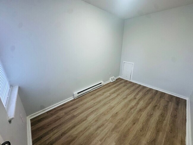 Building Photo - 946 Farson St