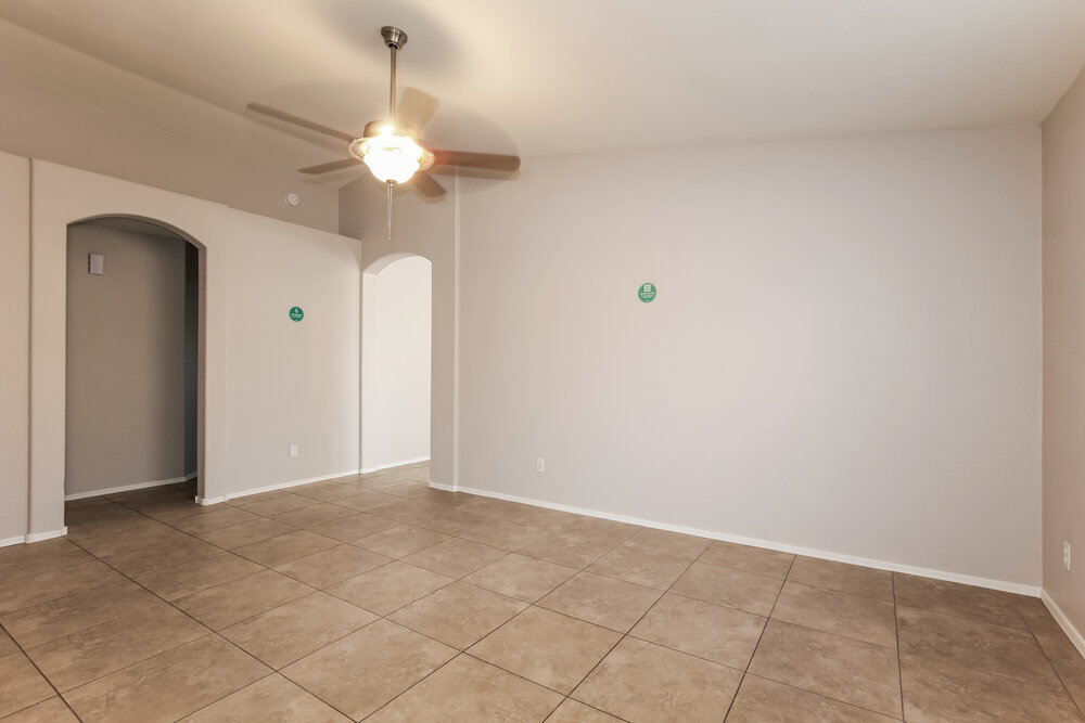 Building Photo - 8740 W Loma Ln
