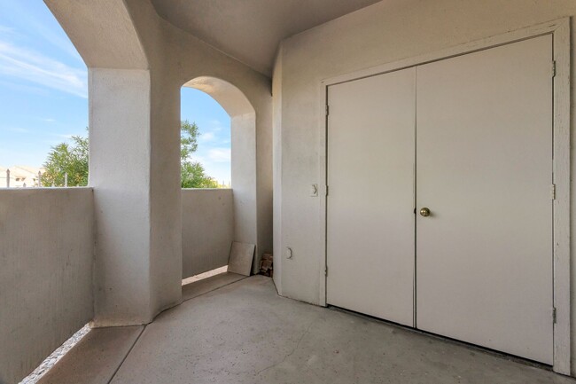 Building Photo - 2 Bedroom Paradise Valley Gem with Private...