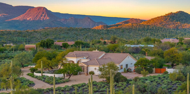 Building Photo - 5910 E Cielo Run S