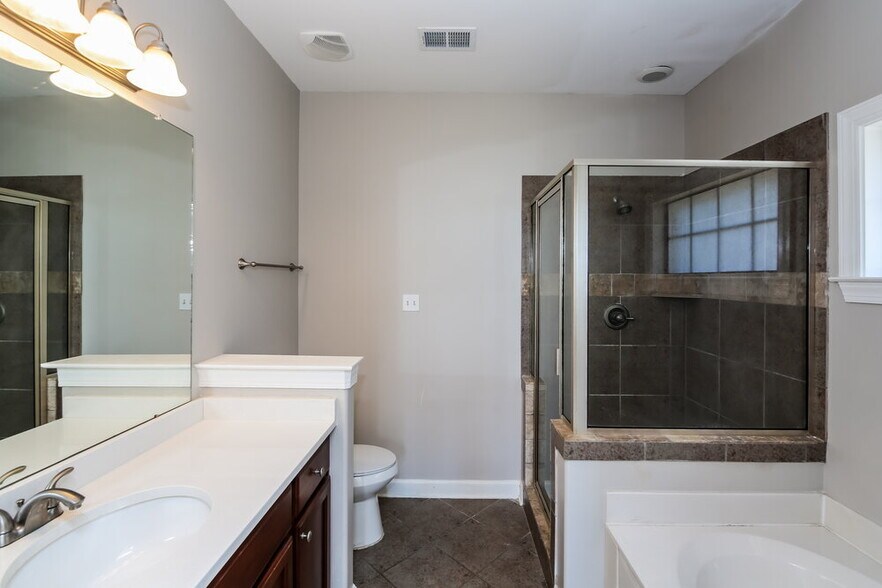 Building Photo - 7400 Brentridge Dr