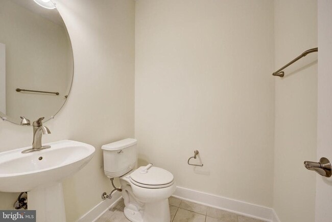 Building Photo - 620 McKenzie Ave