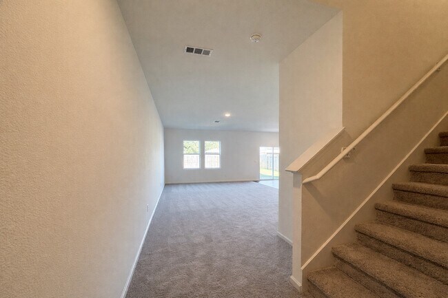 Building Photo - 8219 Vacek Xing Wy