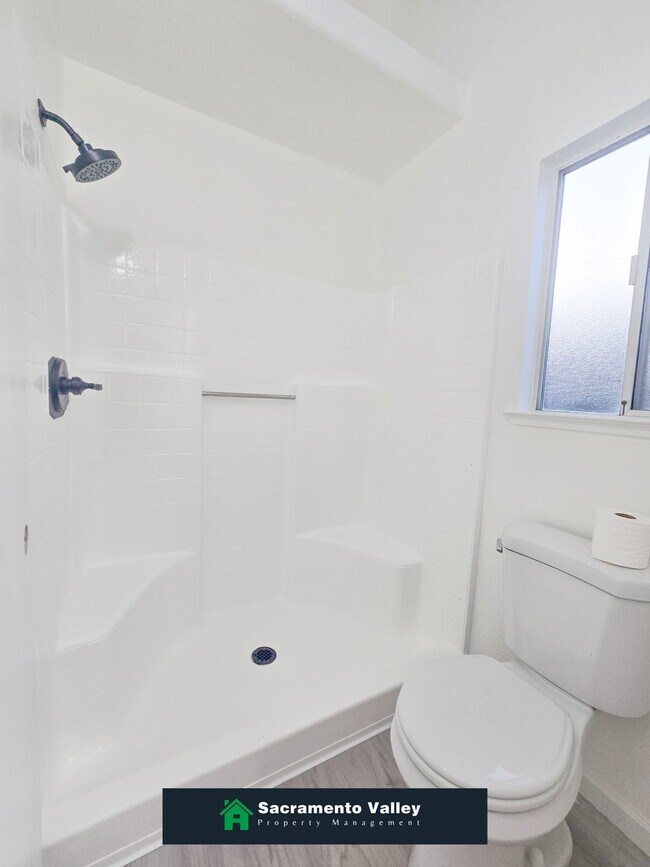 Building Photo - 6916 Shady Woods Way