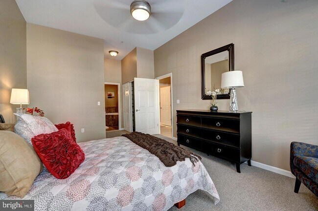 Building Photo - 4951 Brenman Park Dr