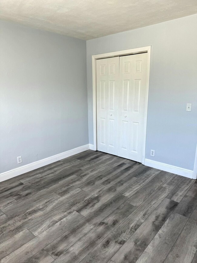 Building Photo - 1564 W 28th St