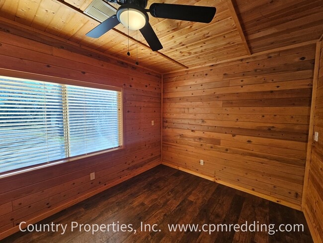 Building Photo - Country Living with 4 Bedrooms plus an Office!