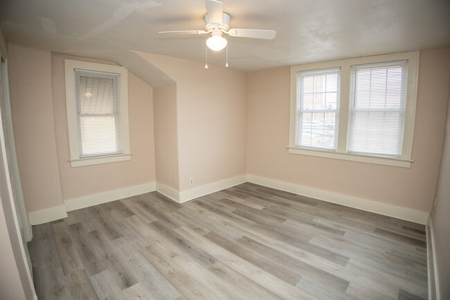 Building Photo - 927 E Dunklin St