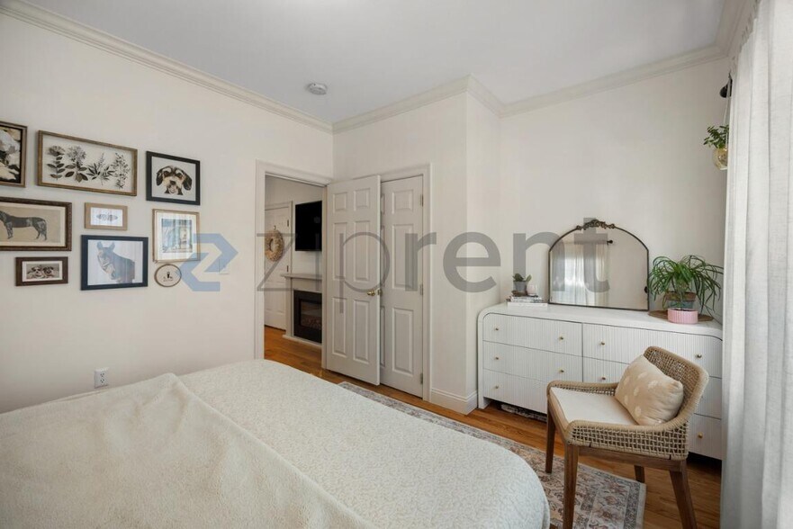 Building Photo - Unit 3