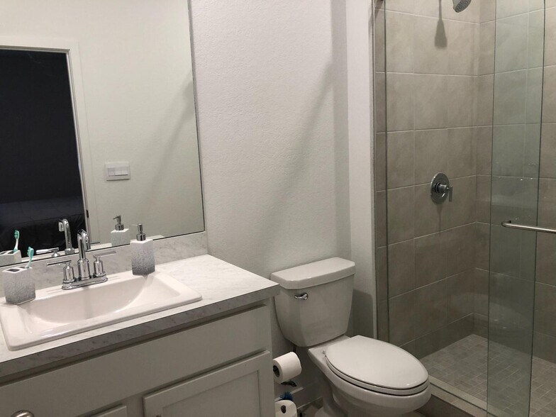 Building Photo - 939 NW 3rd Ter