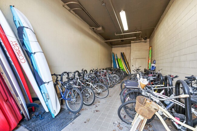 Building Photo - CityView at Riverwalk - Available January 2026! Gorgeous UNFURNISHED 2 bed/w 2 bath (both ensuite...