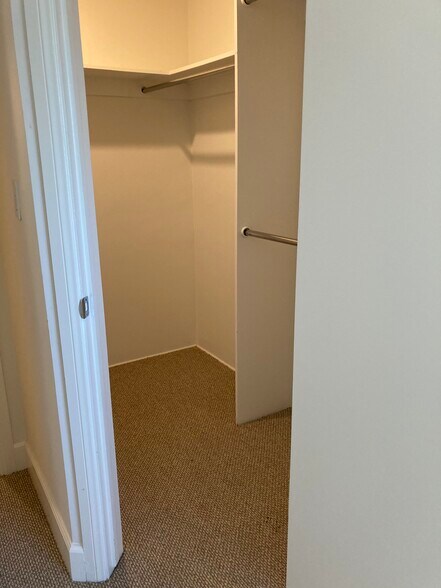 Building Photo - 20428 Roslin Ave