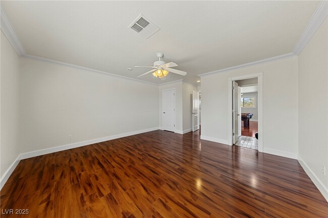 Building Photo - 144 E Robindale Rd