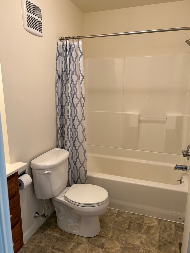 Building Photo - 4 Village Pointe Ln