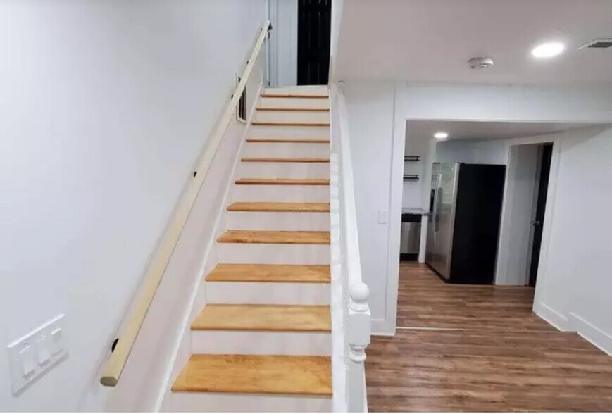 Stairs - 2802 Palm Dr