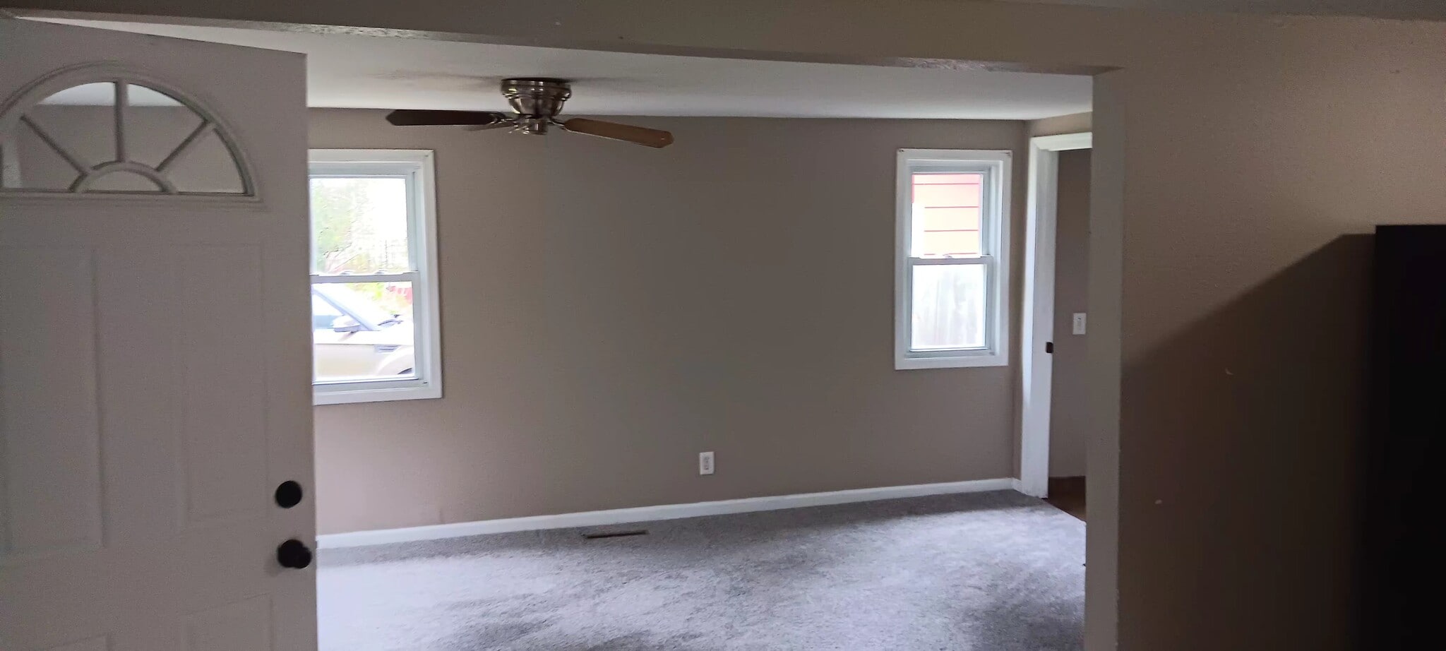 LIVINGROOM - 919 12th Ave NE