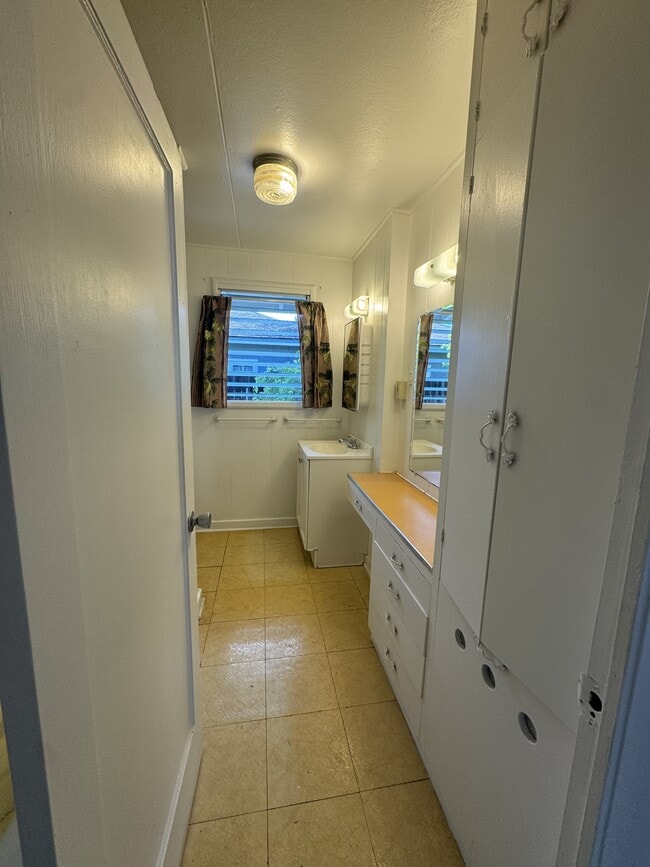 Building Photo - 3040 Lakimau St