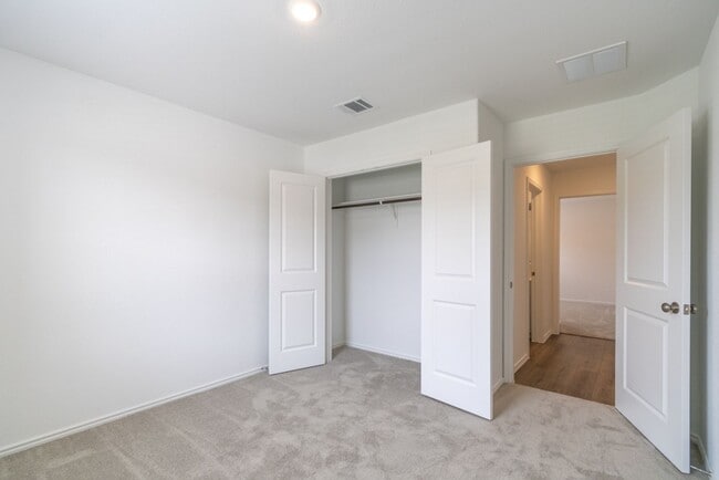 Building Photo - 157 Seminole Dr