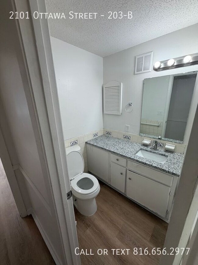 Building Photo - 2101 Ottawa St