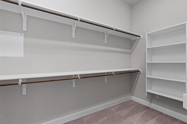 Building Photo - 4660 Katherine Dr